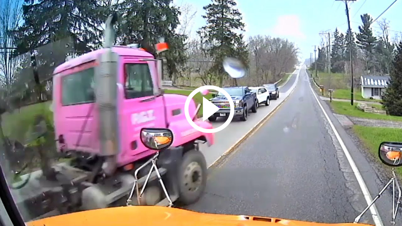 Παιδάκια σε σχολικό γλύτωσαν από φορτηγό με σπασμένα φρένα [video]