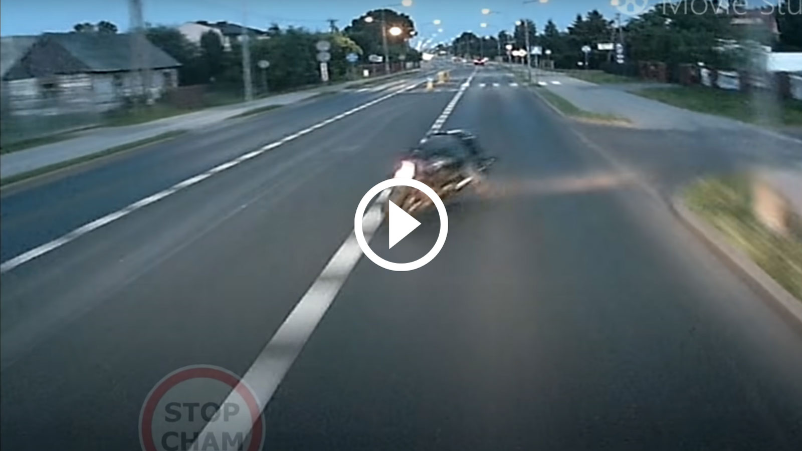 Βιαστικός μηχανόβιος γλυτώνει από θαύμα [video]