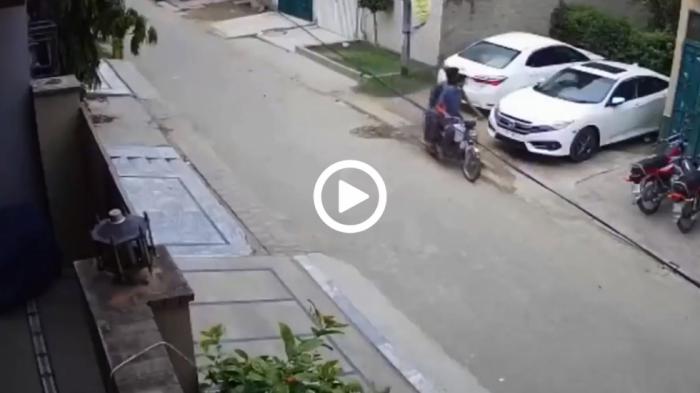 Τους έκανε τσακωτούς να του ξηλώνουν το αυτοκίνητο [video]