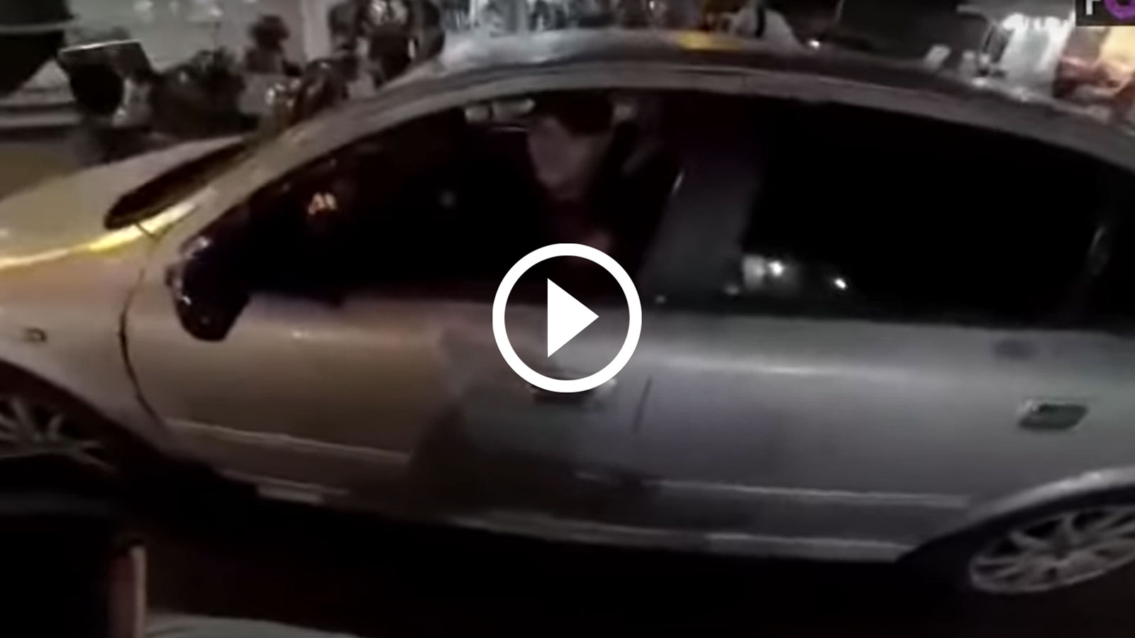 Του κλώτσησε τον καθρέφτη και ο άλλος τον πυροβόλησε! [video]