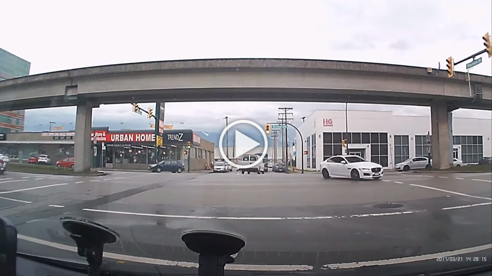 Την παρανομία την είδες, την αστυνομία όχι; [video]