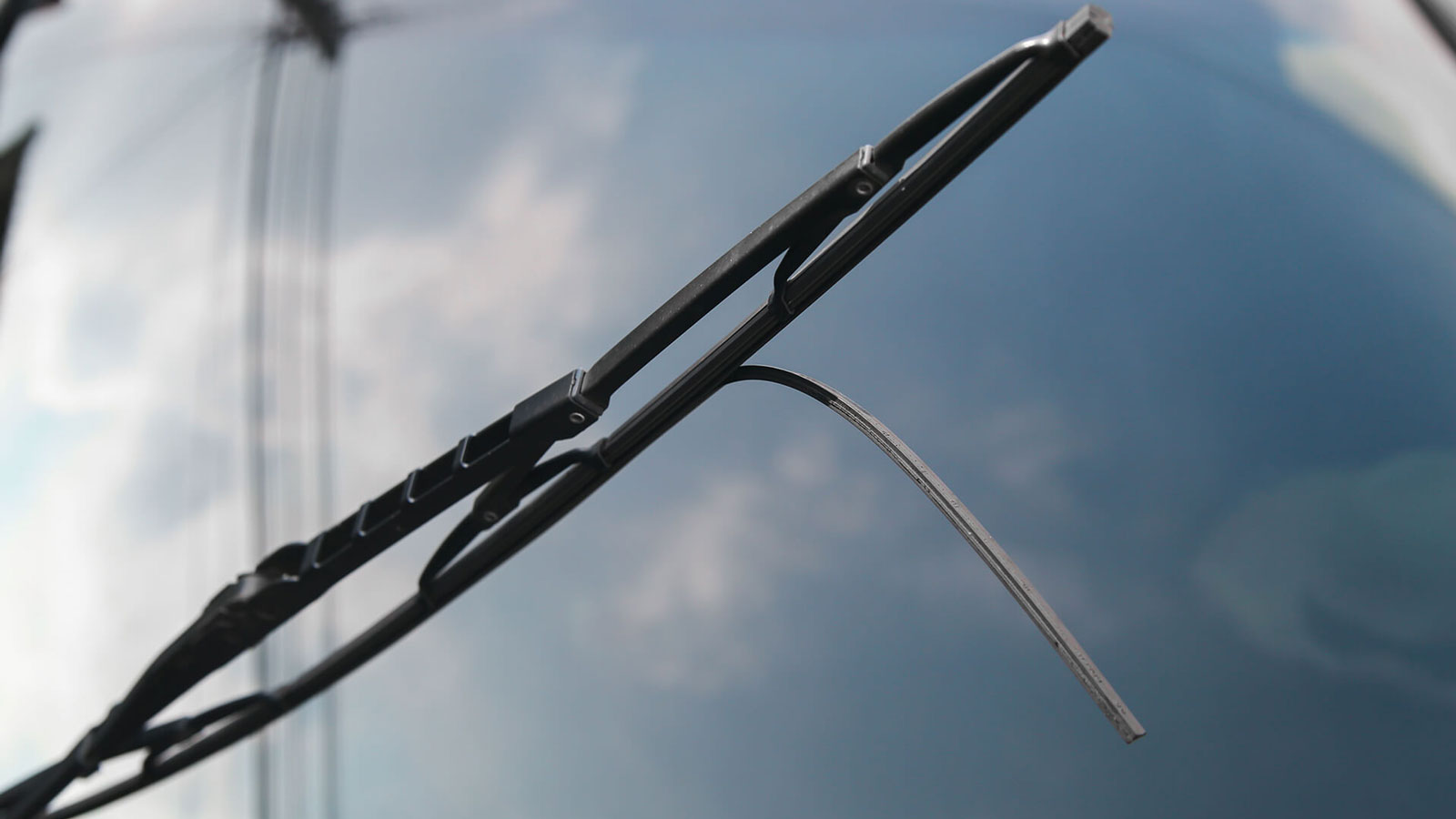 Έλεγξε τους υαλοκαθαριστήρες για να είσαι ασφαλής στη βροχή