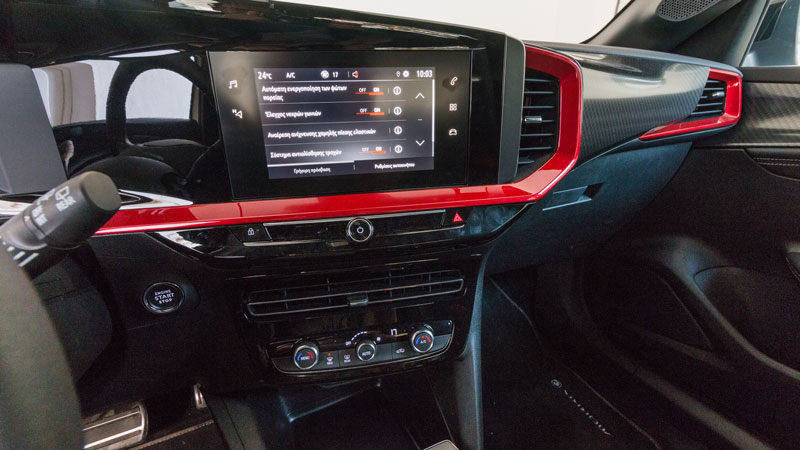 Φουτουριστικό το εσωτερικό του Opel Mokka, με τις 2 οθόνες να κλέβουν την παράσταση