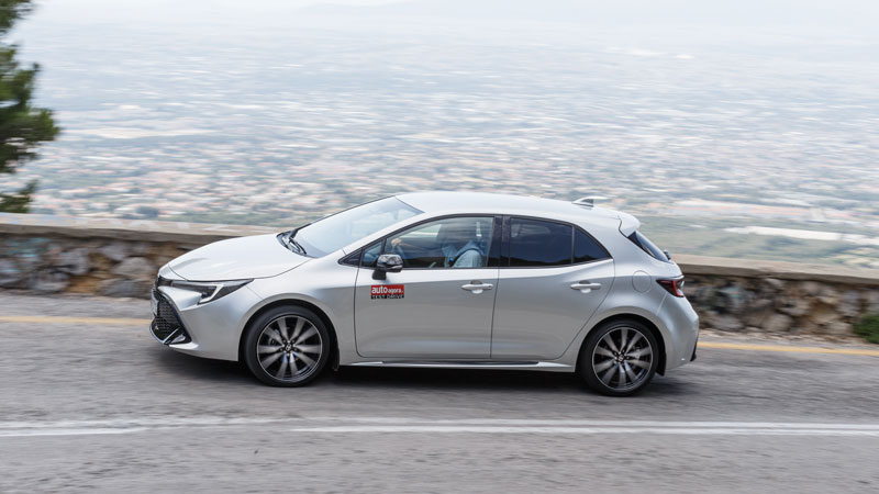 Toyota Corolla Hybrid 140 PS: Πόσο καλή είναι σε εξοπλισμό άνεσης και ασφαλείας;
