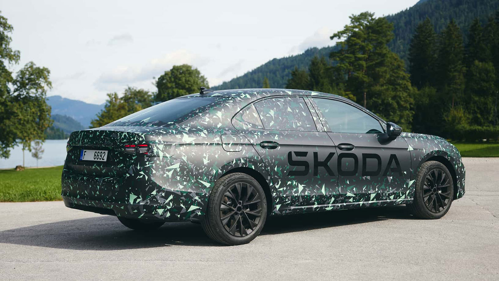 Η Skoda έδειξε το νέο Superb 