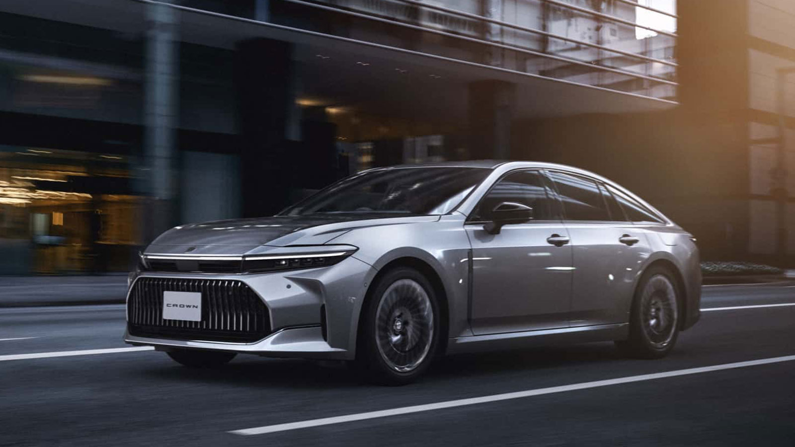 Ντεμπούτο για το νέο Toyota Crown σεντάν 