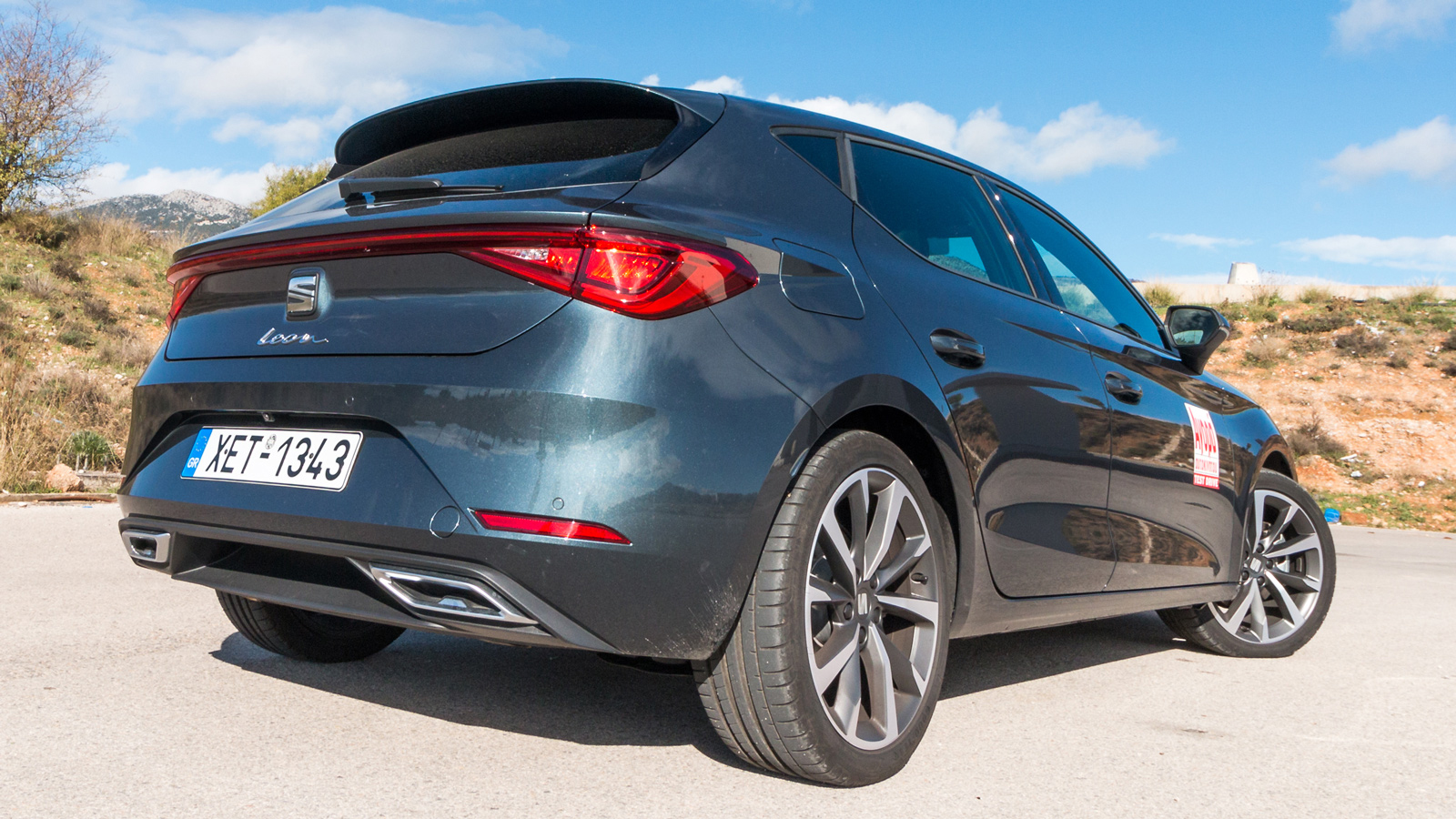 Citroen C4 C-cross Autom. 130ps VS Seat Leon Βαθμολογίες. Ποιο είναι καλύτερο σε κατανάλωση, χώρους, επιδόσεις, εγγυήσεις;