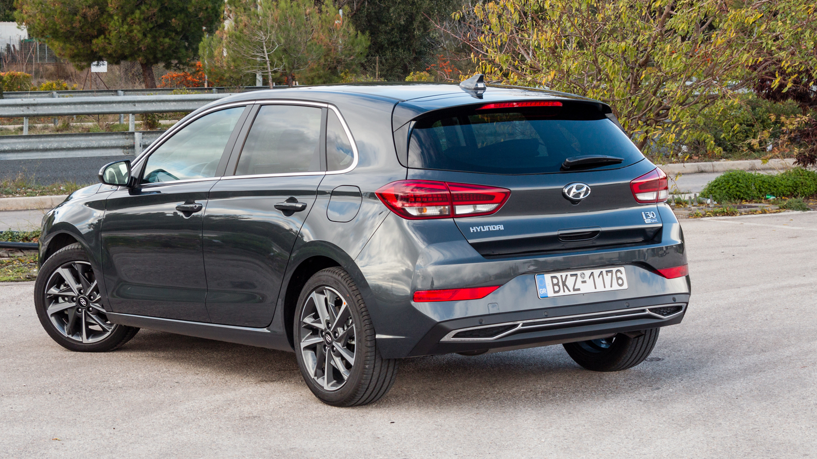 Citroen C4 C-cross Autom. 130ps VS Hyundai I30 Automatic 120ps Βαθμολογίες. Ποιο είναι καλύτερο σε κατανάλωση, χώρους, επιδόσεις, εγγυήσεις.