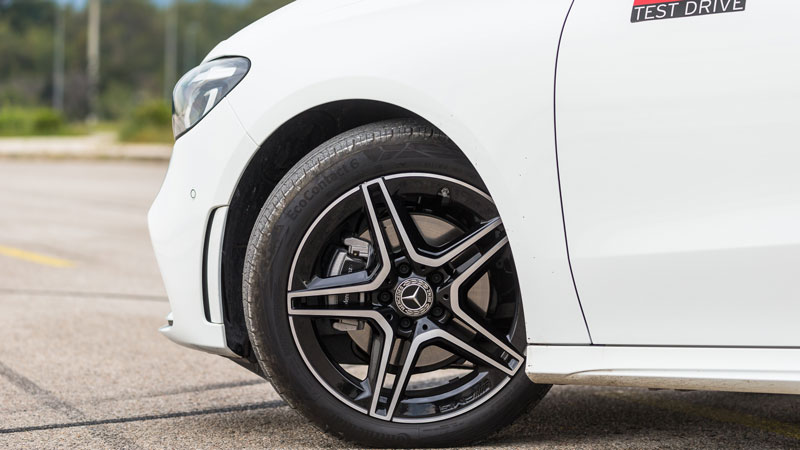 Mercedes B200: Ήπια υβριδική, 163 PS και τιμή 43.950 ευρώ