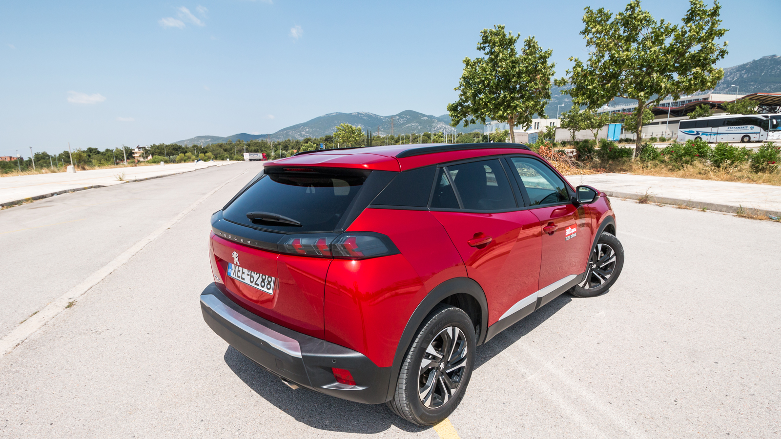 Ford Puma VS Peugeot 2008 100ps Βαθμολογίες. Ποιο είναι καλύτερο σε κατανάλωση, χώρους, επιδόσεις, εγγυήσεις.