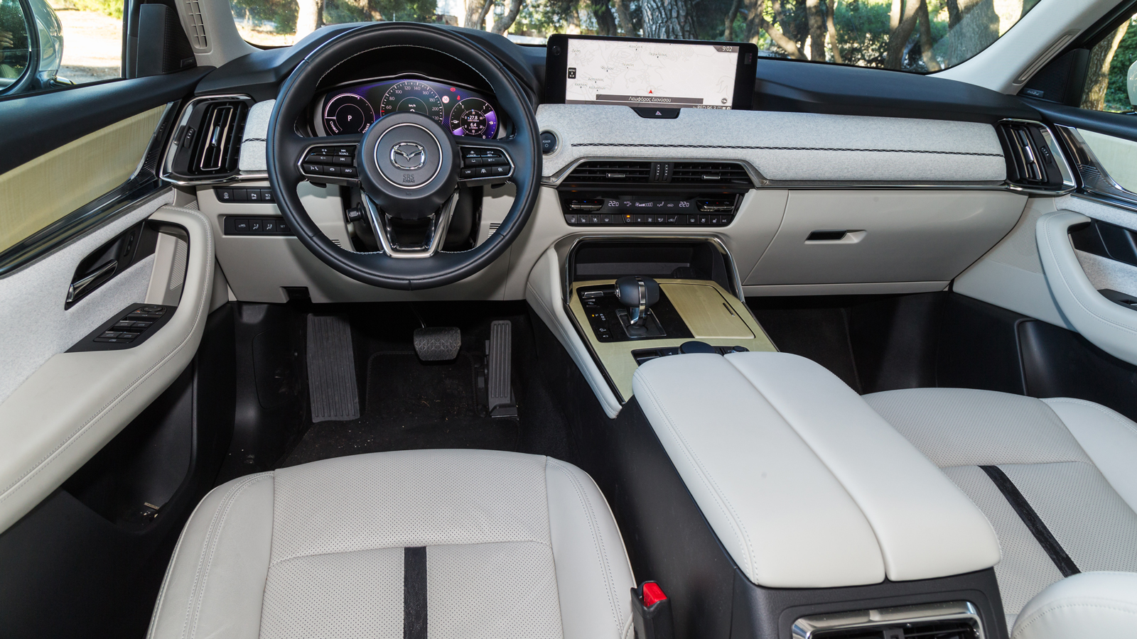 Hyundai Santa Fe VS Mazda CX-60: Τι προσφέρουν στον τομέα εξοπλισμού άνεσης και ασφαλείας;