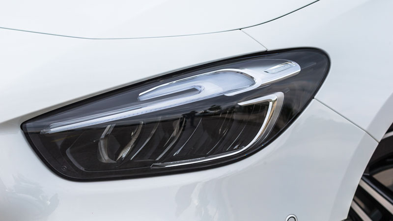 Mercedes B200: Ήπια υβριδική, 163 PS και τιμή 43.950 ευρώ