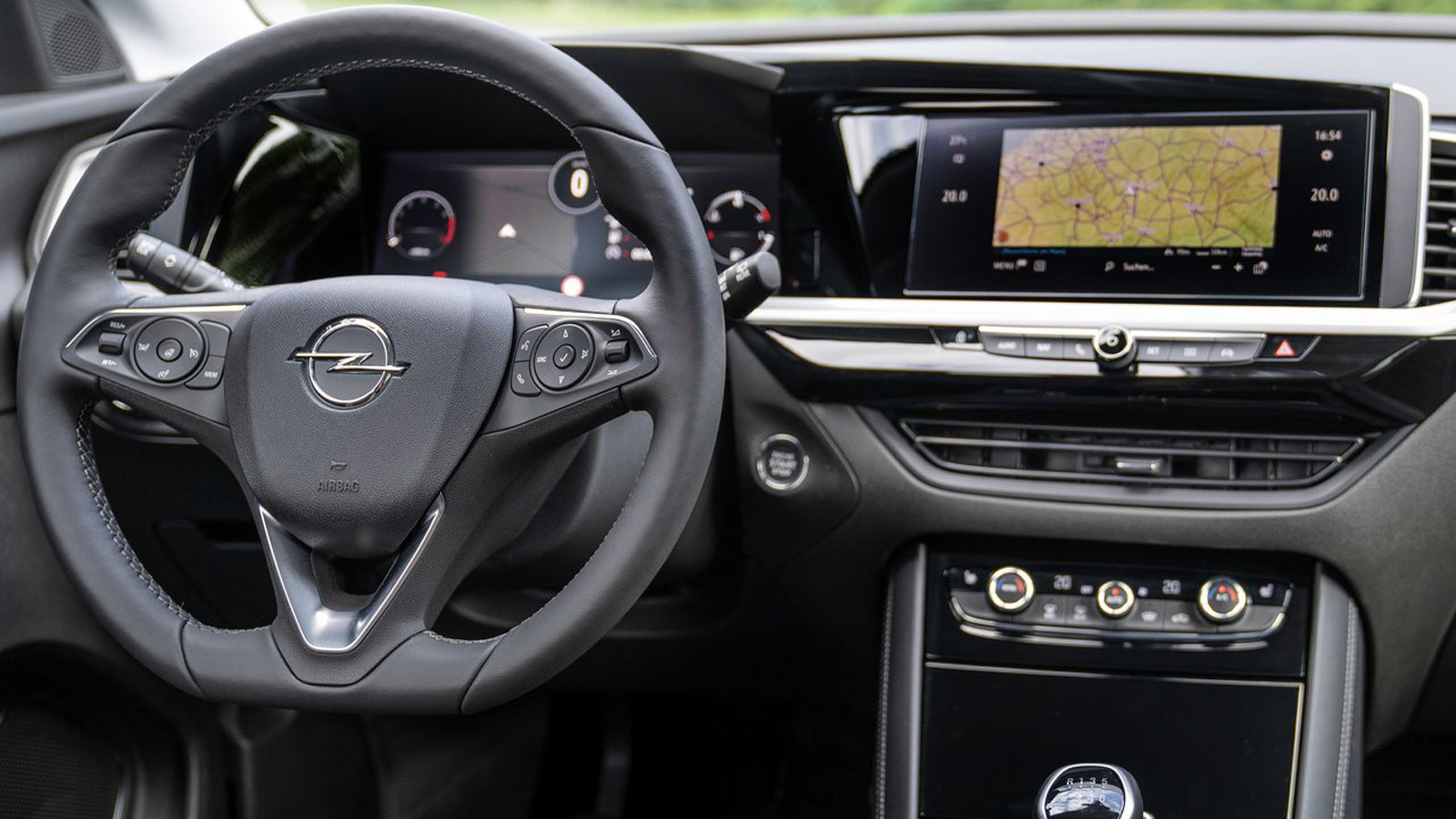 Nissan Qashqai VS Opel Grandland: Ποιο ξεχωρίζει σε εξοπλισμό ασφαλείας και άνεσης;