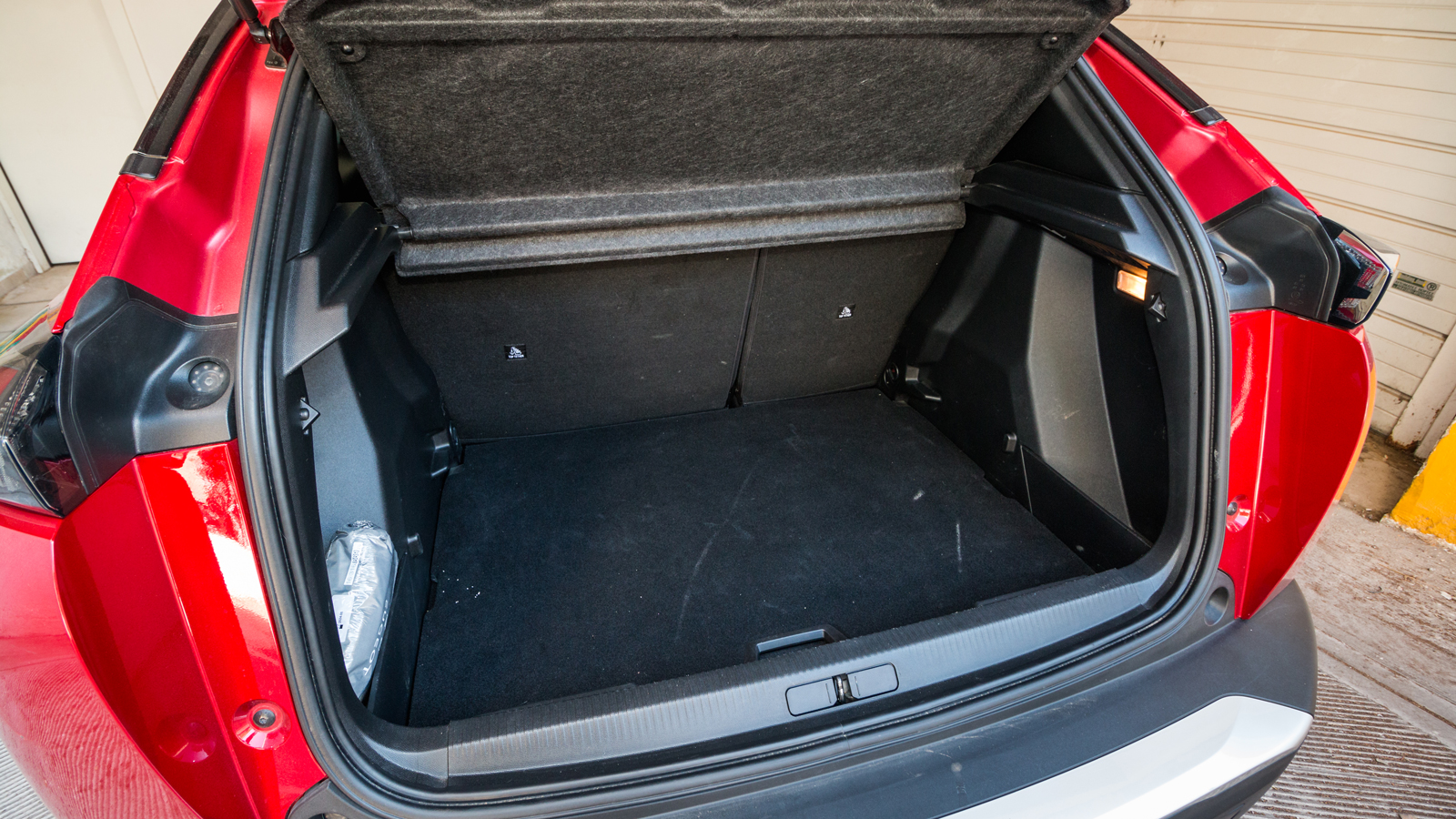 Ford Puma VS Peugeot 2008 100ps Βαθμολογίες. Ποιο είναι καλύτερο σε κατανάλωση, χώρους, επιδόσεις, εγγυήσεις.