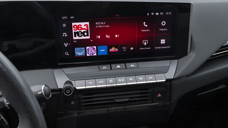 Το εσωτερικό του Opel Astra έχει τεχνολογικό «αέρα», ευρυχωρία και εργονομία