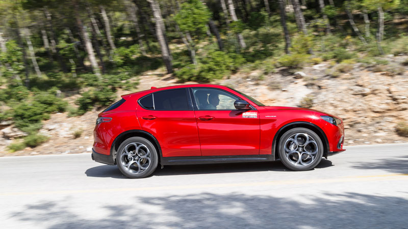 Οι επιδόσεις της είναι άκρως ικανοποιητικές για το χαρακτήρα της, με το 0-100 χλμ./ώρα να χρειάζεται 7,1 δλ.