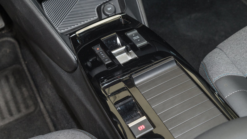 Το αυτόματο κιβώτιο διαχειρίζεται άψογα τη δύναμη του κινητήρα