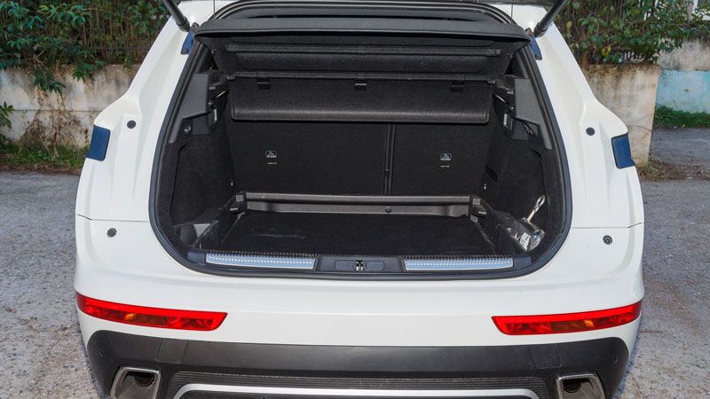 Με 555 λίτρα, ο αποθηκευτικός χώρος του DS 7 είναι από τους μεγαλύτερους της κατηγορίας