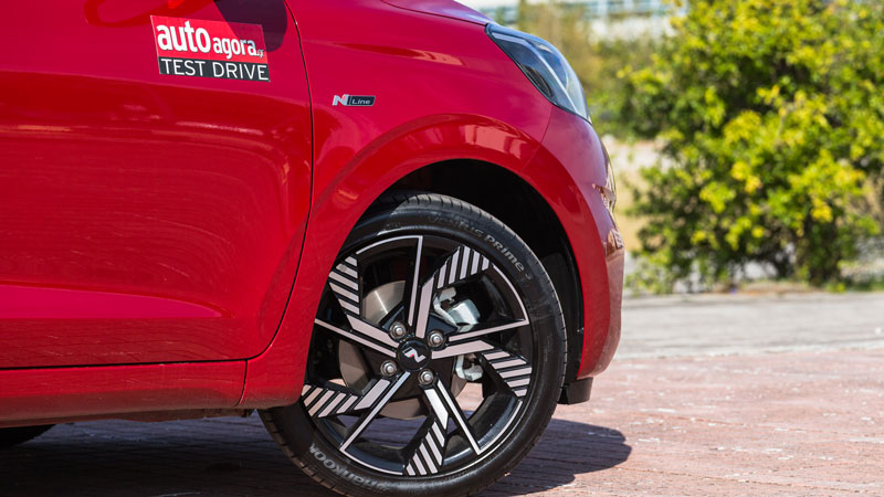 Τα 35,9 μ. που χρειάζεται για να ακινητοποιηθεί από τα 100 χλμ./ώρα είναι η κορυφαία τιμή της κατηγορίας