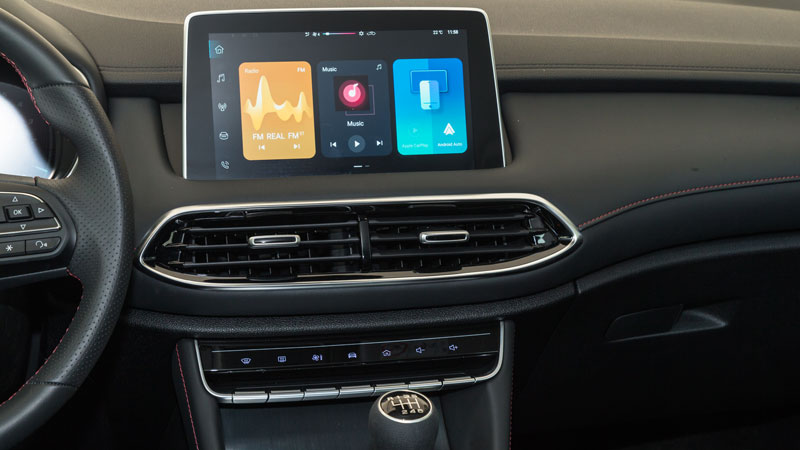 Η κεντρική οθόνη έχει διάσταση 10,1 ιντσών, με το μενού της να είναι αρκετά εύκολο