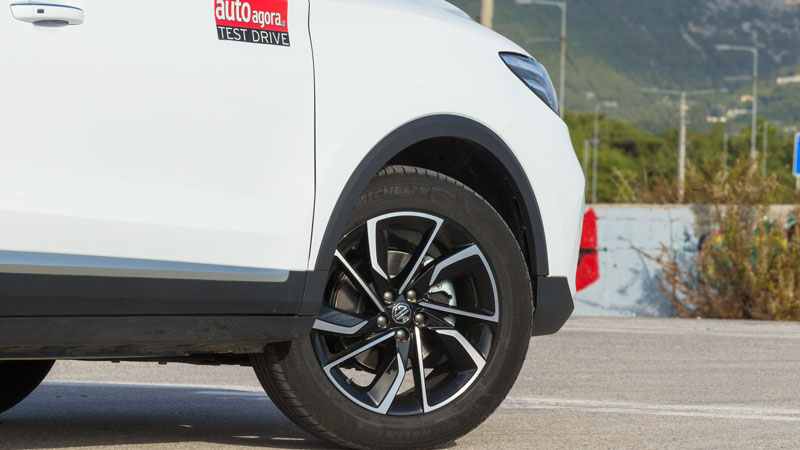 Η μαλακή ρύθμιση της ανάρτησης είναι ταμάμ για τις κακοτεχνίες των ελληνικών δρόμων, αλλά θα θέλαμε λίγο καλύτερα φρένα