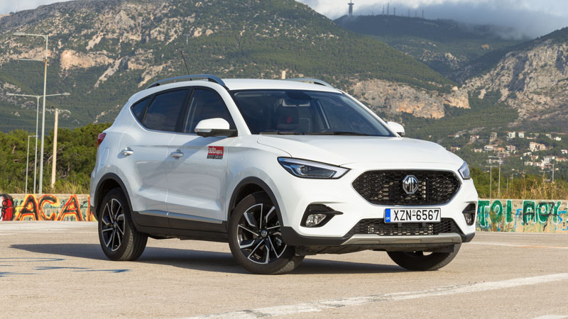 Tα φωτιστικά σώματα LED και η κάθετη μάσκα που φιλοξενεί το σήμα της εταιρείας κυριαρχούν στο μπροστινό μέρος