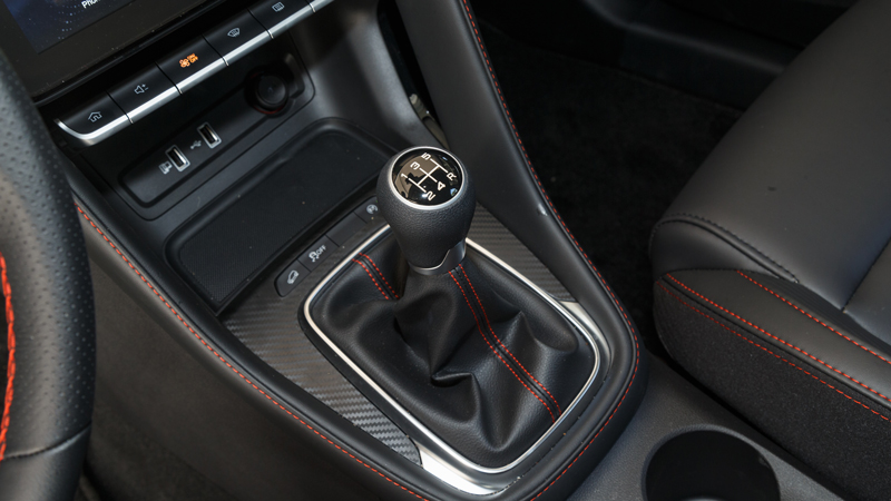 Πεντατάχυτο μεν, αλλά με εξαιρετικό κούμπωμα