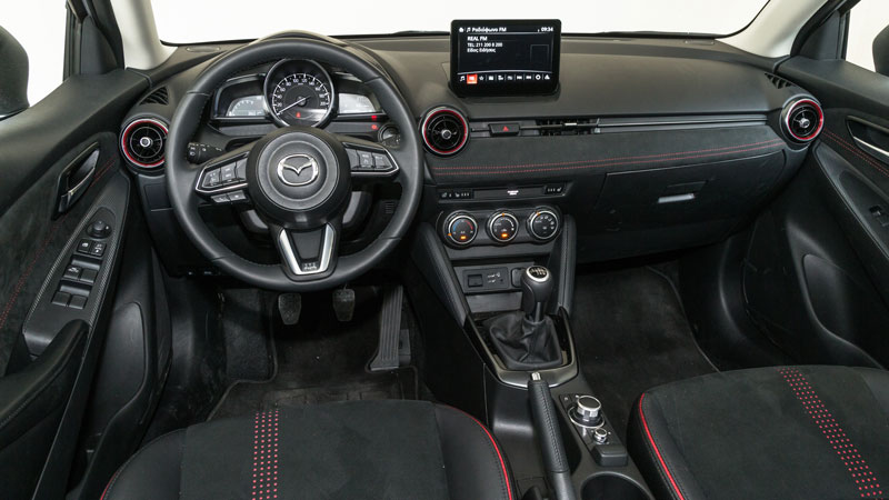 H αίσθηση πολυτέλειας που βγάζει η καμπίνα του Mazda 2 είναι αρκετά υψηλή για τα δεδομένα της κατηγορίας
