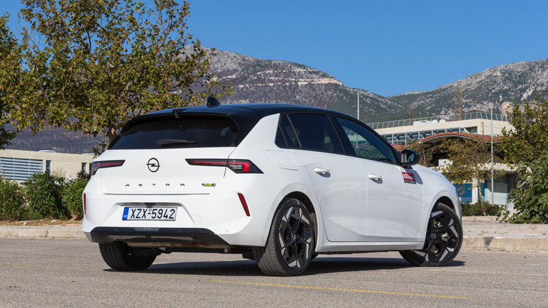 Στο πίσω μέρος το λογότυπο GSe προειδοποιεί ότι δεν θα ήταν σώφρον να τα «βάλεις» μαζί του