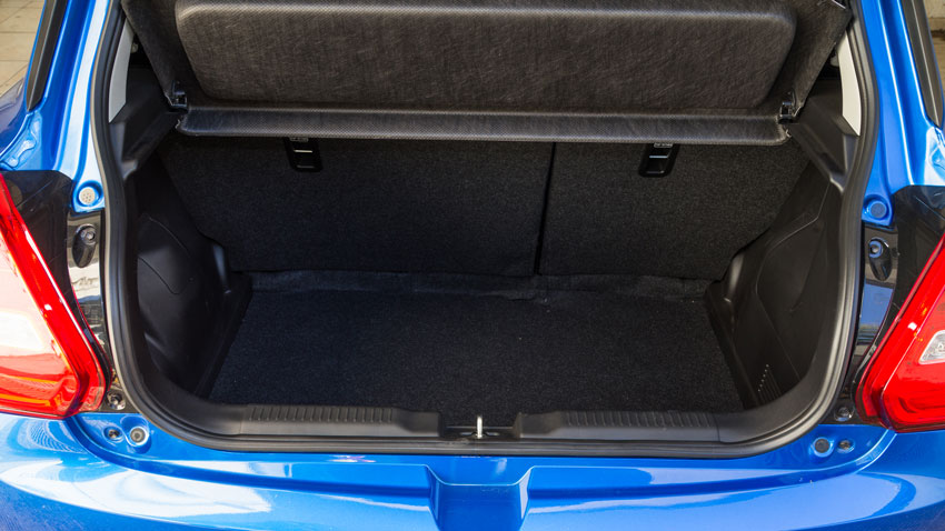 Το πορτμπαγκάζ έχει χωρητικότητα 265 λίτρων και βρίσκεται στην προτελευταία θέση της κατηγορίας