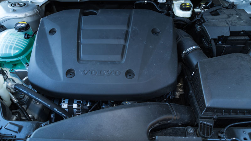 Ο 3κύλινδρος  1.500αρης turbo κινητήρας του Volvo ΧC40 δείχνει την έλλειψη υβριδική υποβοήθησης στο κομμάτι της κατανάλωσης, με τη μέση κατανάλωση να 