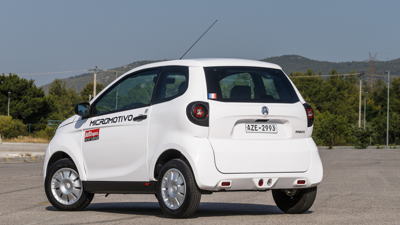 Η σχεδίαση του αναβλύζει μια γαλλική εσάνς, με τις διαστάσεις του να είναι μαζεμένες (μήκος 2,76 μ., πλάτος 1,5 μ.) και κατάλληλες ώστε το Aixam Minau