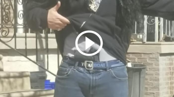 Έκλεισε τον δρόμο για κουβεντούλα και έβγαλε και όπλο [video]