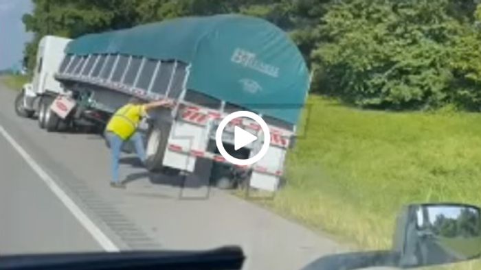 Κρατούσε ολόκληρη νταλίκα με τα χέρια για να μην τουμπάρει [video]