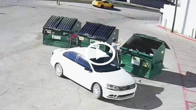 Μητέρα οδηγός πετάει το μωρό της στα σκουπίδια και φεύγει [video]