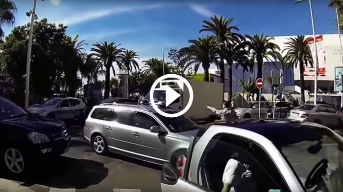 Νταής με όπλο το έριξε στα κακαρίσματα [video]