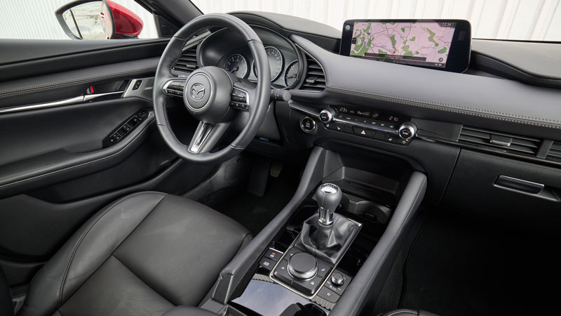 Mazda 3 vs Focus: Μονομαχία στη χώρα των μικρομεσαίων βενζίνης 