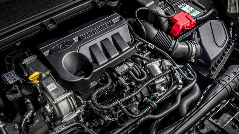 Mazda 3 vs Focus: Μονομαχία στη χώρα των μικρομεσαίων βενζίνης 