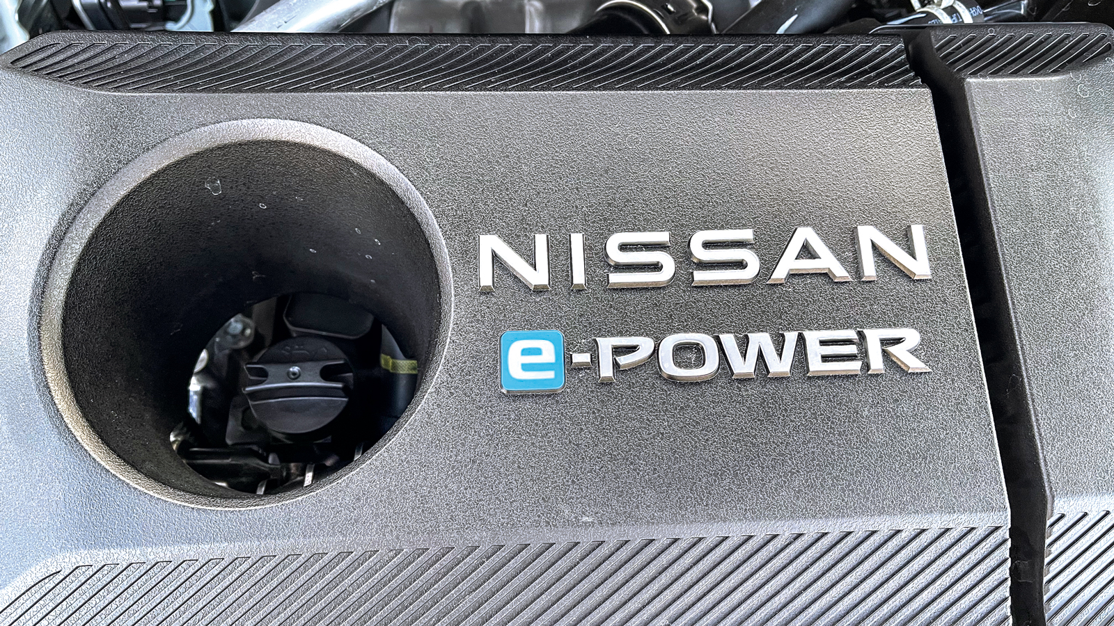 Toyota RAV4 AWD-i VS Nissan X-Trail e-4orce: Δυο υβριδικά για φίλημα! 