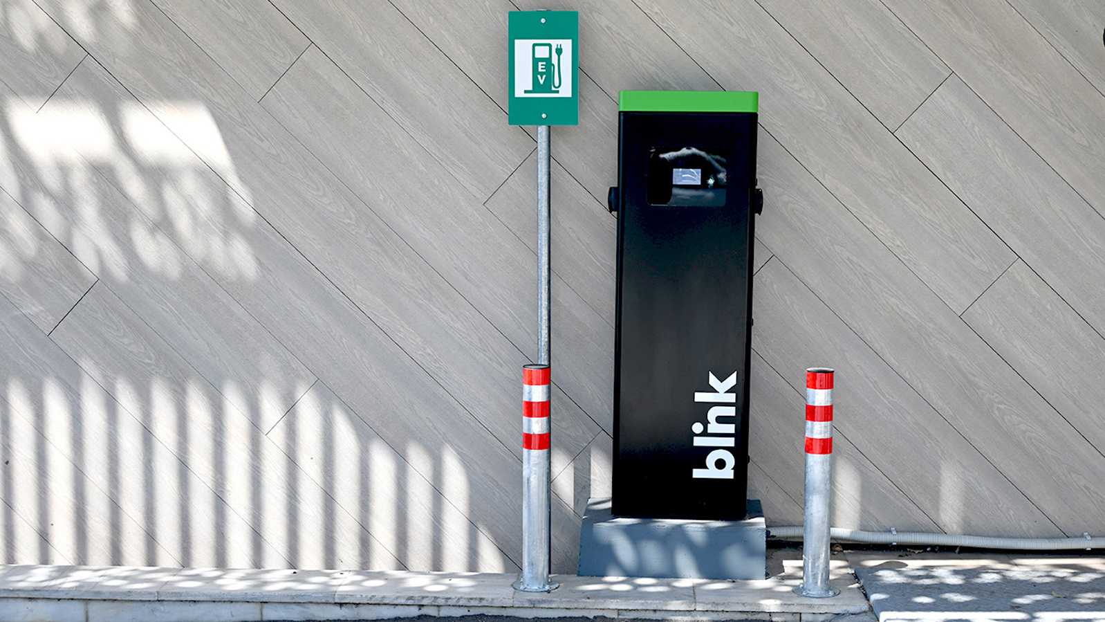 Το μέλλον είναι ήδη εδώ. Ζήστε το με τη Blink!