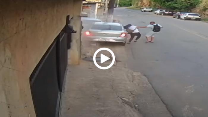 Ο δρόμος είναι για αυτοκίνητα και το πεζοδρόμιο για πεζούς [video]