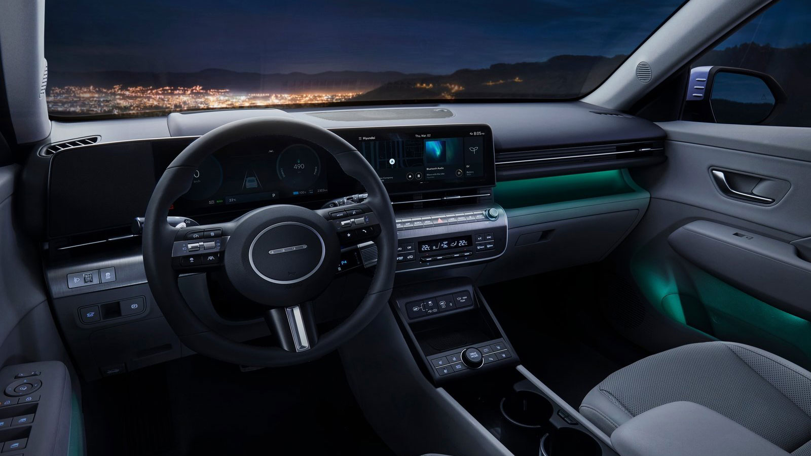 Σε εκδόσεις με αυτόματο κιβώτιο, η ακριβότερο έκδοση Distinctive (+1.700 ευρώ) προσθέτει μεταξύ άλλων ψηφιακό πίνακα οργάνων 12,3 ιντσών, ηλεκτρικά αν