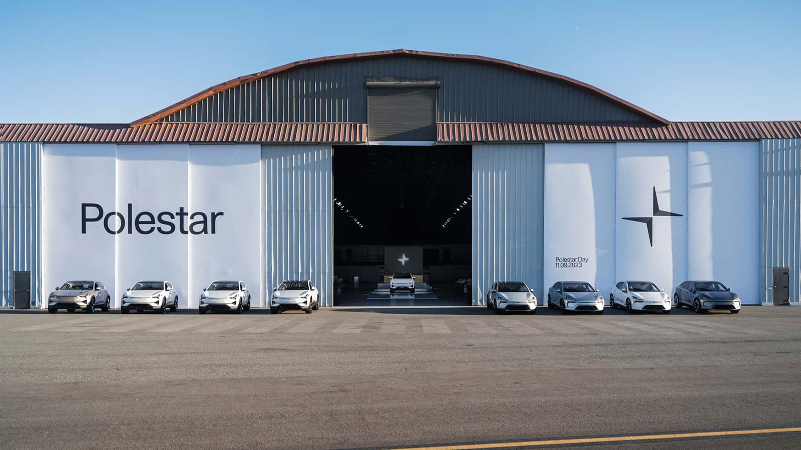 Το Polestar 5 έβγαλε από πάνω του το καμουφλάζ! 