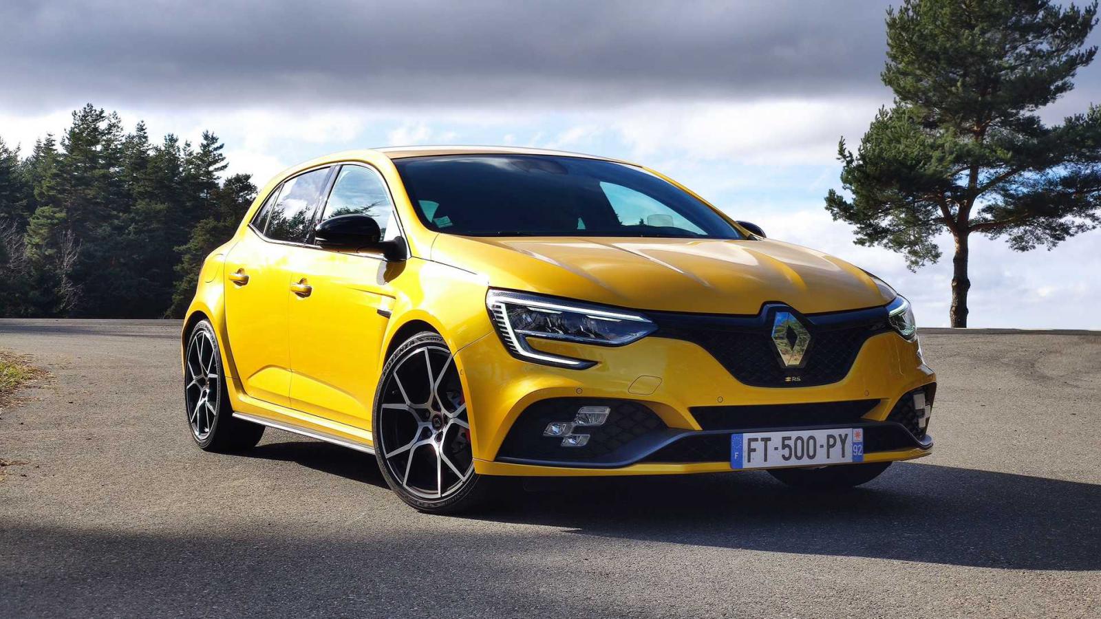 Βλέπετε το Renault Megane RS Trophy.

