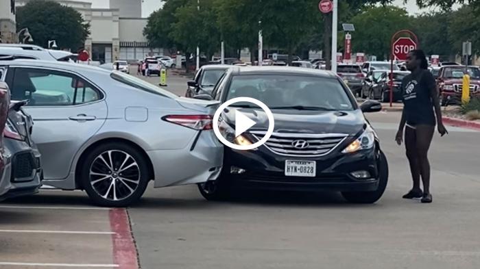 Και τον τράκαρε και πήγε να τον πατήσει για να την κοπανήσει [video]