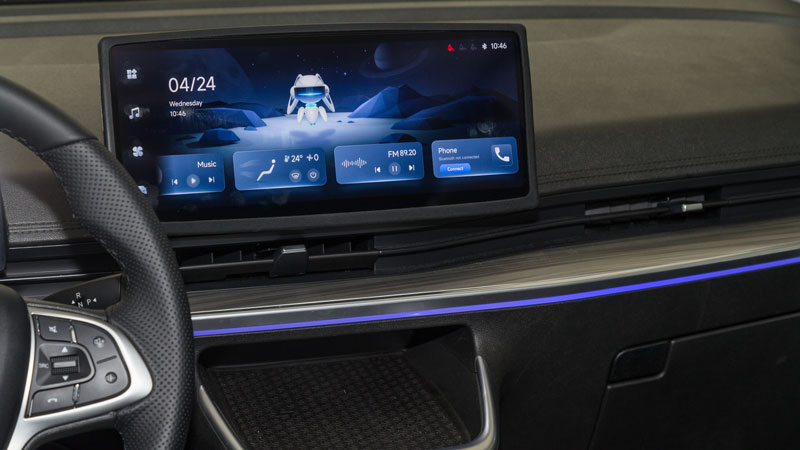 Εσωτερικό με μπόλικη τεχνολογία και χώρους για 4 ενήλικες