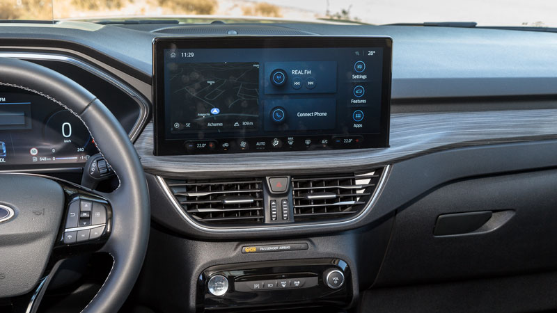 Διαθέτει δύο οθονάρες στο εσωτερικό, ταχύτερο infotainment και άνετους χώρους για 5