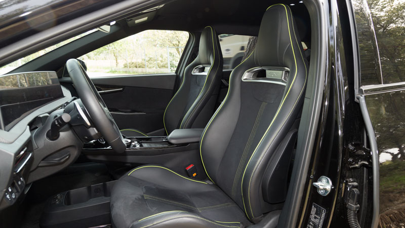 Kia EV6 GT: Πόσο καλό είναι σε εξοπλισμό άνεσης και ασφαλείας;