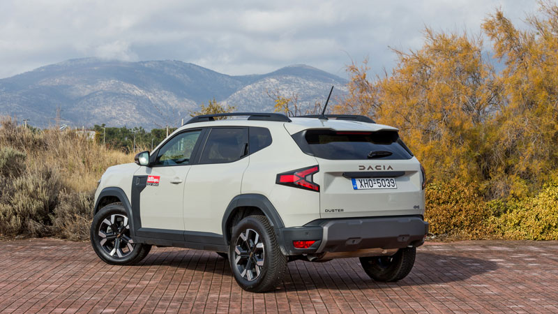 Έχει πιο μοντέρνο σχεδιασμό, διατηρεί τον σκληροτράχηλο «χαρακτήρα» του