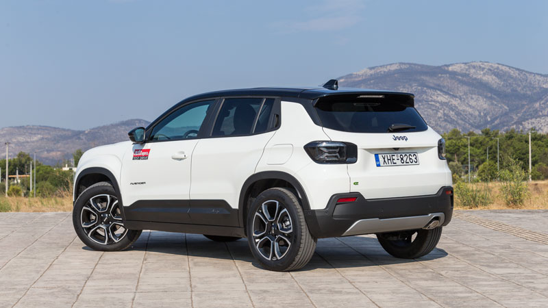 Εμφανισιακά το Avenger συνδυάζει την «ταυτότητα» της Jeep με «μαζεμένες» διαστάσεις